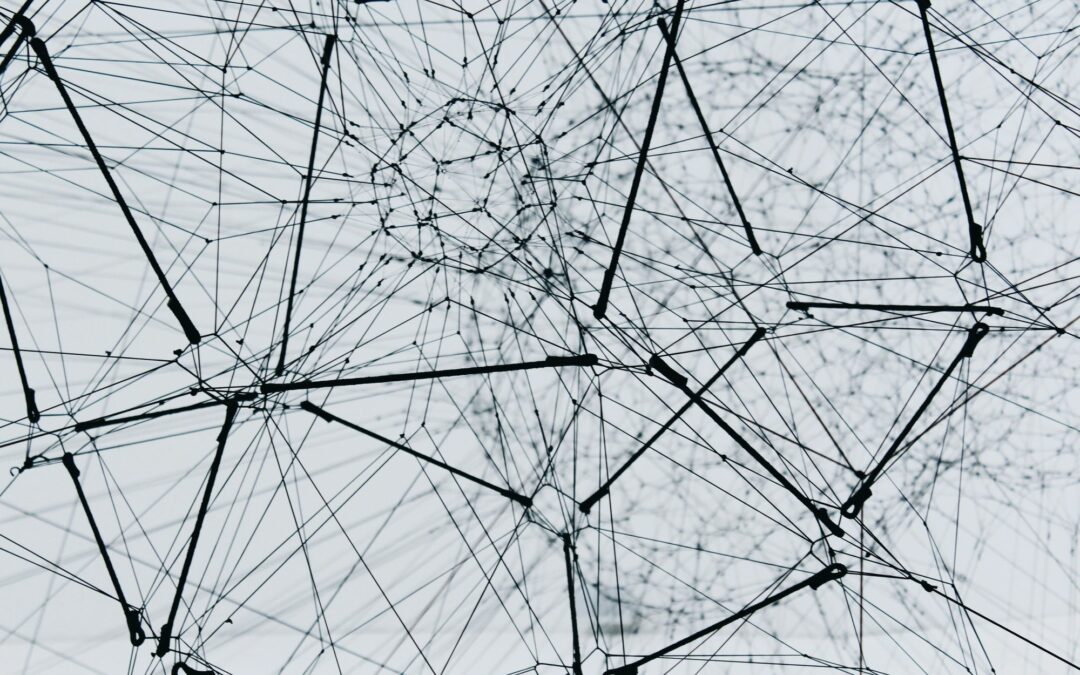 Optimisation des structures déployables en maillage parapluie pour des géométries de surface complexes